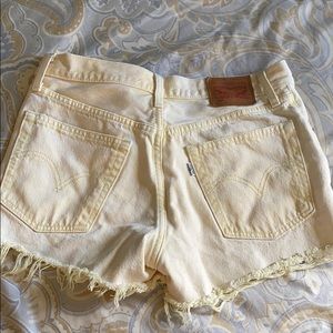 Levi’s 501 high waist shorts, YELLOW